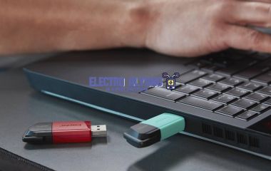 Куда вставлять флешку в ноутбук: объясняем, куда ставить флешку в ноутбук правильно